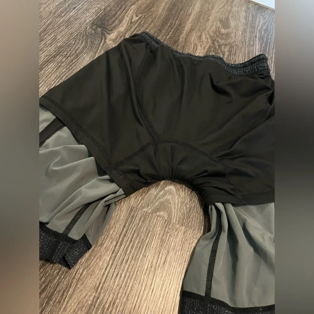 Lululemon Men’s Lined Shorts - Picture 3 of 7